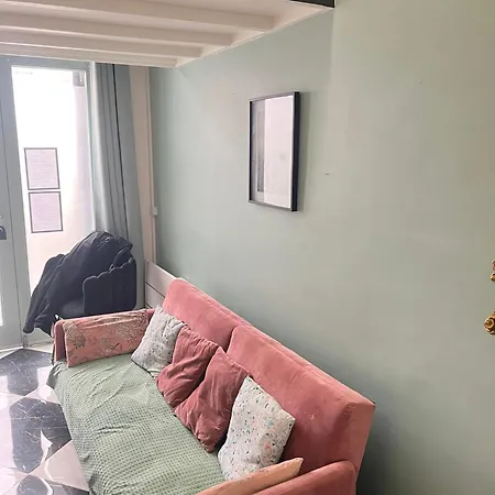 Stylish With Loft Bed - Montmartre Area